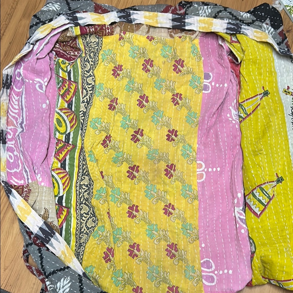 Kantha Bae Red and Black Geometric duster - Picture 3 of 3